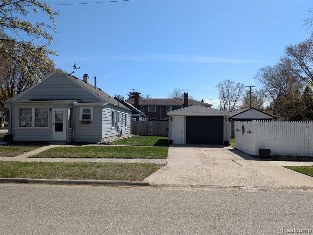 88 CROCKER Boulevard, Mount Clemens, MI 48043 — Photo 13