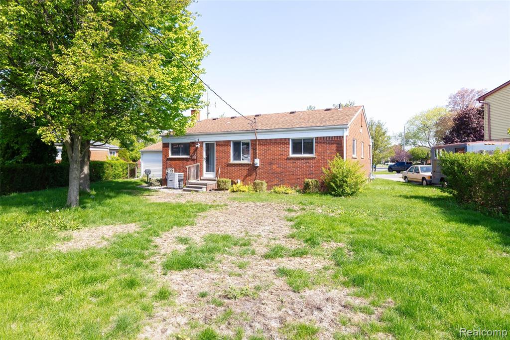 5646 Cambourne Street, Dearborn Heights, MI 48127 — Photo 10