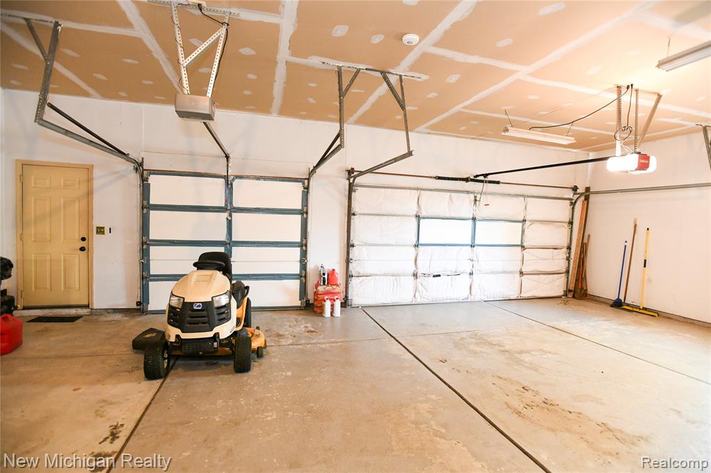 22200 Heatheridge, Farmington, MI 48167 — Photo 26