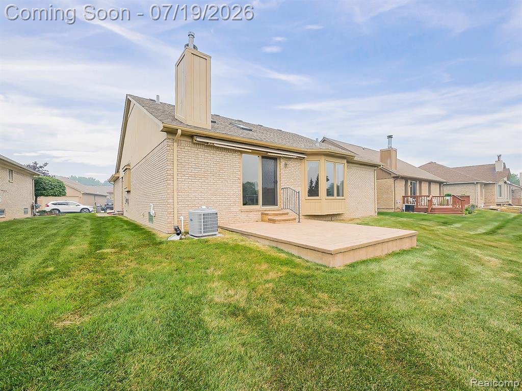 43461 Pointe Drive, Clinton Twp, MI 48038 — Photo 7