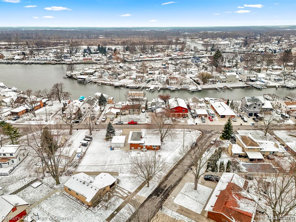 30631 Bayview Drive, Gibraltar, MI — Photo 50