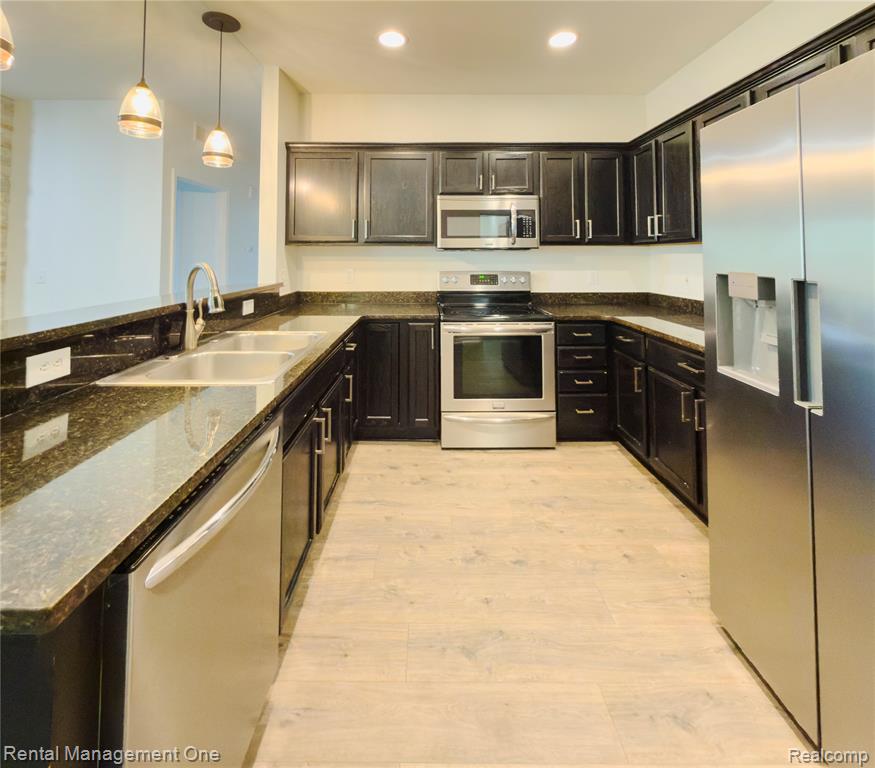 5637 Twin Oaks Drive, Sterling Heights, MI 48314 — Photo 4