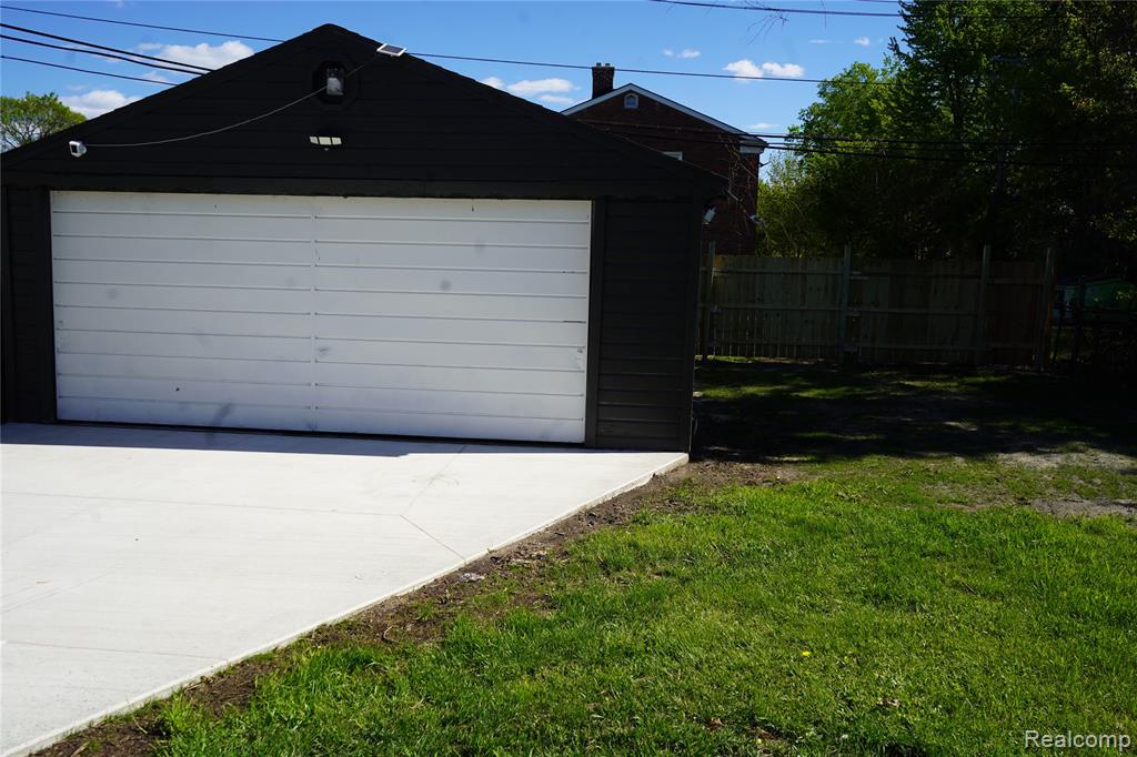 16047 W Chicago Street, Detroit, MI 48228 — Photo 32