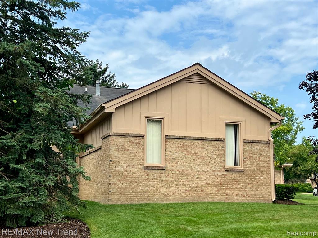22135 RIVER RIDGE Trail, Farmington Hills, MI 48335 — Photo 2