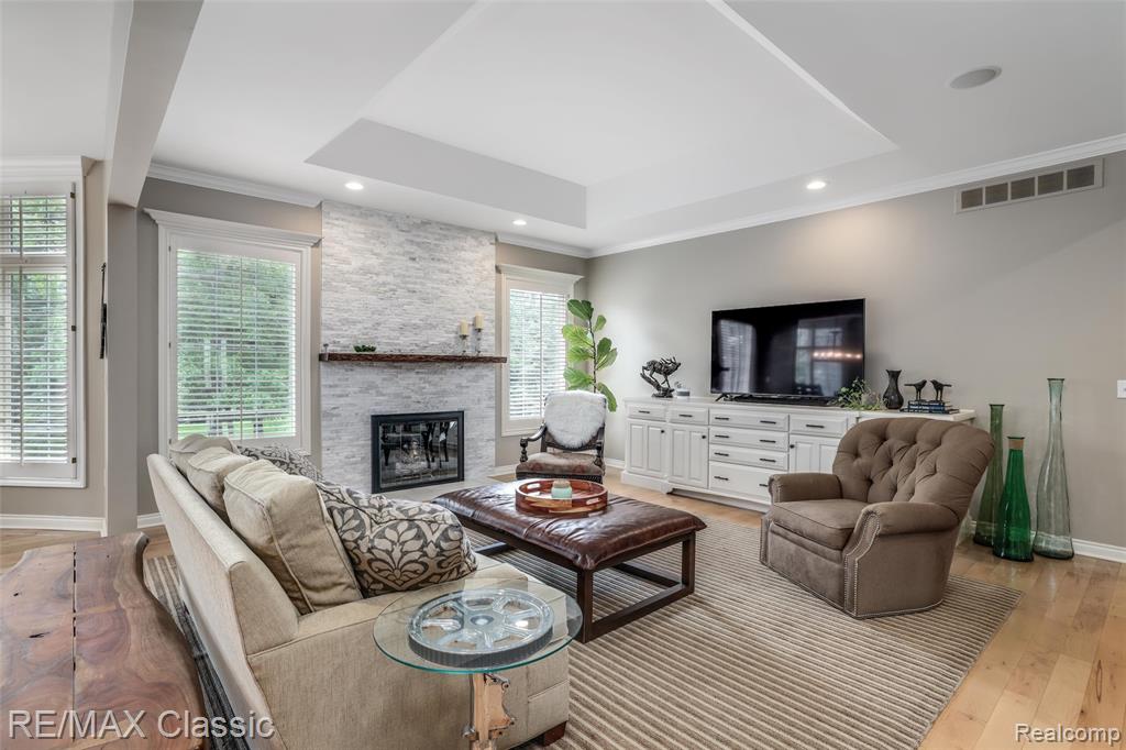 18438 Clairmont Circle E, Northville, MI 48168 — Photo 19