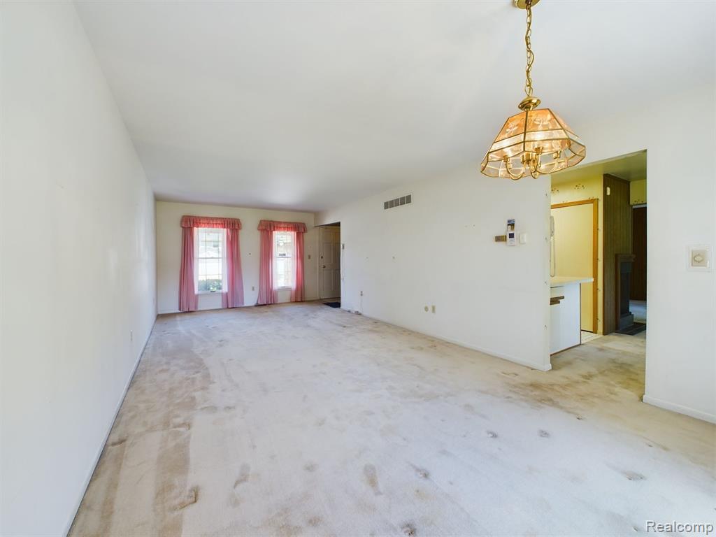 440 Lockmoor Court, Grand Blanc, MI 48439 — Photo 8
