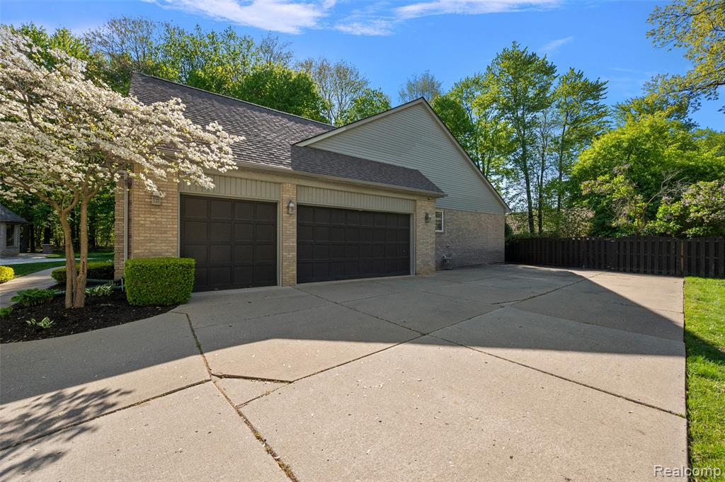 17840 Christine Boulevard N, Clinton Twp, MI 48038 — Photo 9
