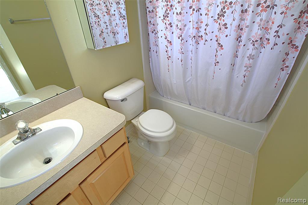 11152 Woodfield Parkway, Grand Blanc, MI 48439 — Photo 27
