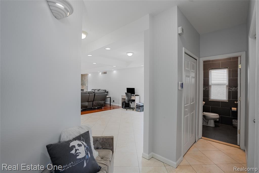 6067 N Vernon Street, Dearborn Heights, MI 48127 — Photo 5