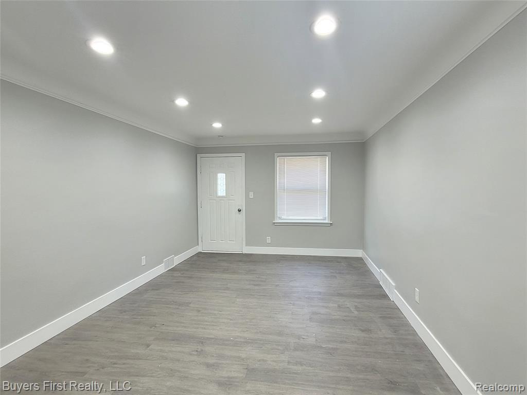 8710 Albany Street, Oak Park, MI 48237 — Photo 3