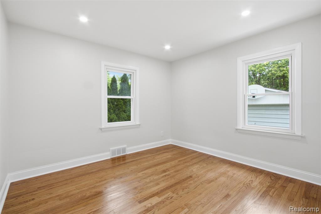 1388 Vernier Road, Grosse Pointe, MI 48236 — Photo 9