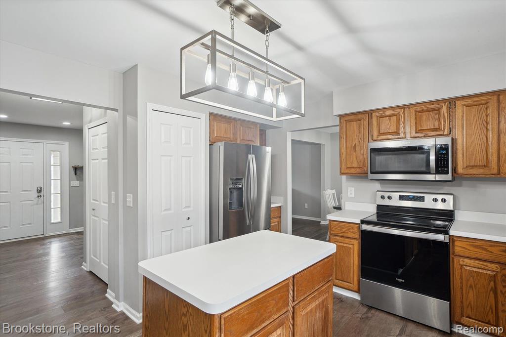 4272 HEATHERSTONE Drive, Waterford, MI 48329 — Photo 13