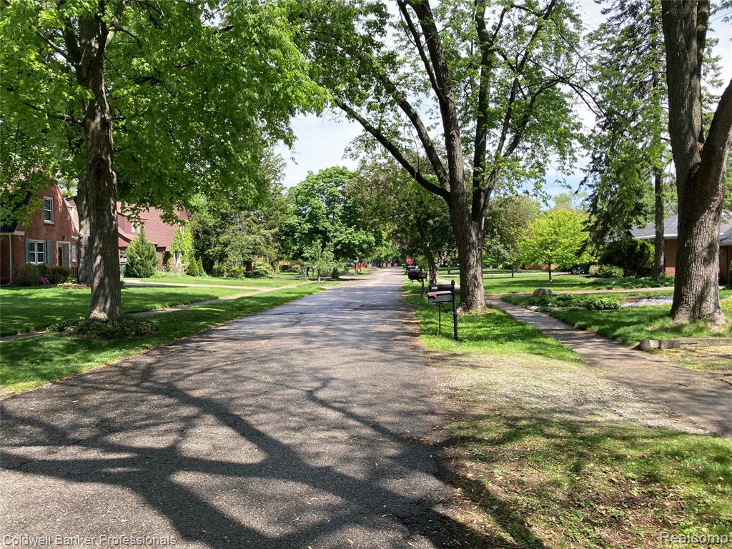18761 Dolores Avenue, Lathrup Village, MI 48076 — Photo 46