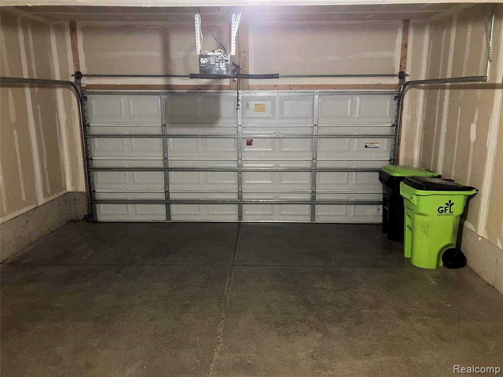 44474 Gwinnett Loop, Novi, MI — Photo 16