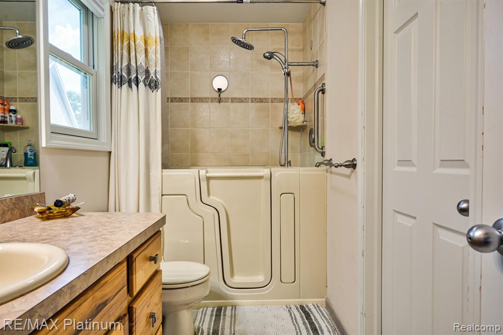 5512 Hidden Oaks Circle, Linden, MI 48451 — Photo 22