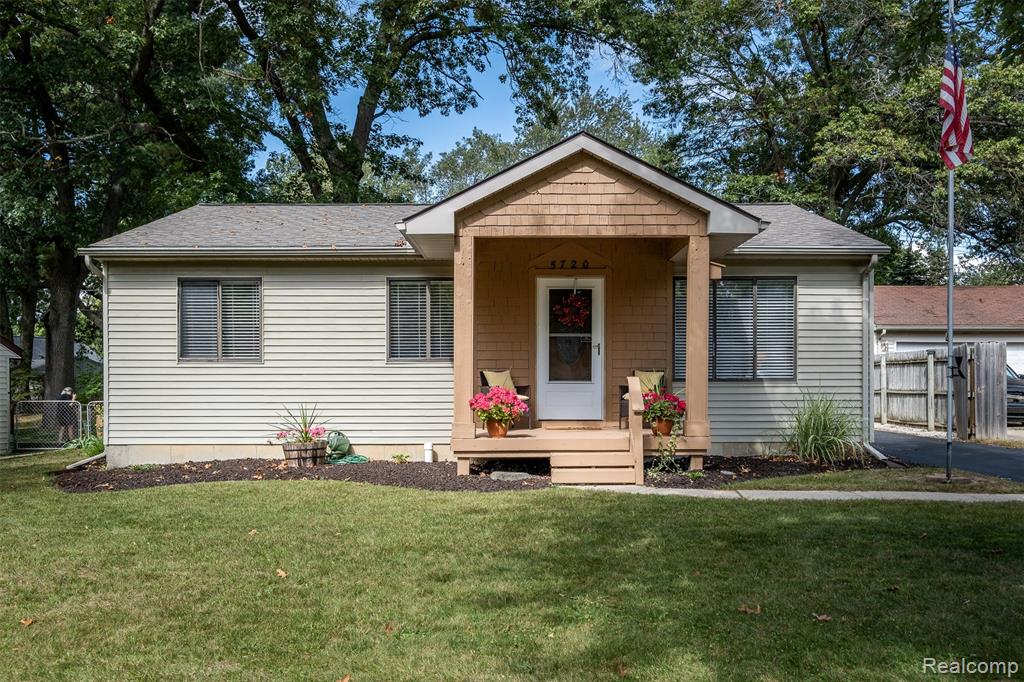 5720 Berkley Drive, Waterford, MI 48327 — front exterior