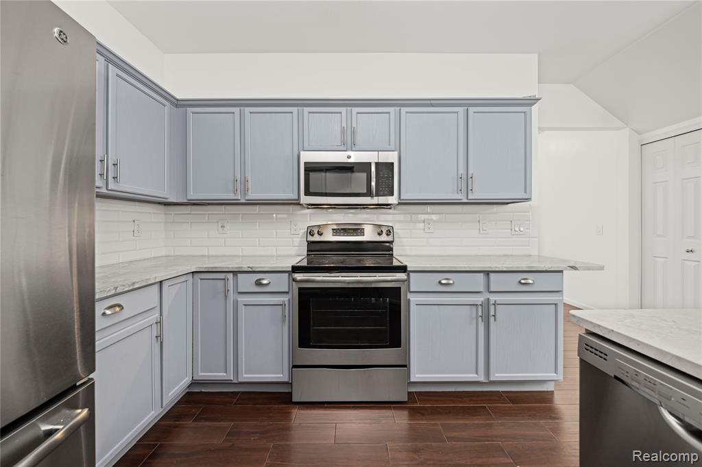 43270 Pendleton Circle, Sterling Heights, MI 48313 — Photo 9