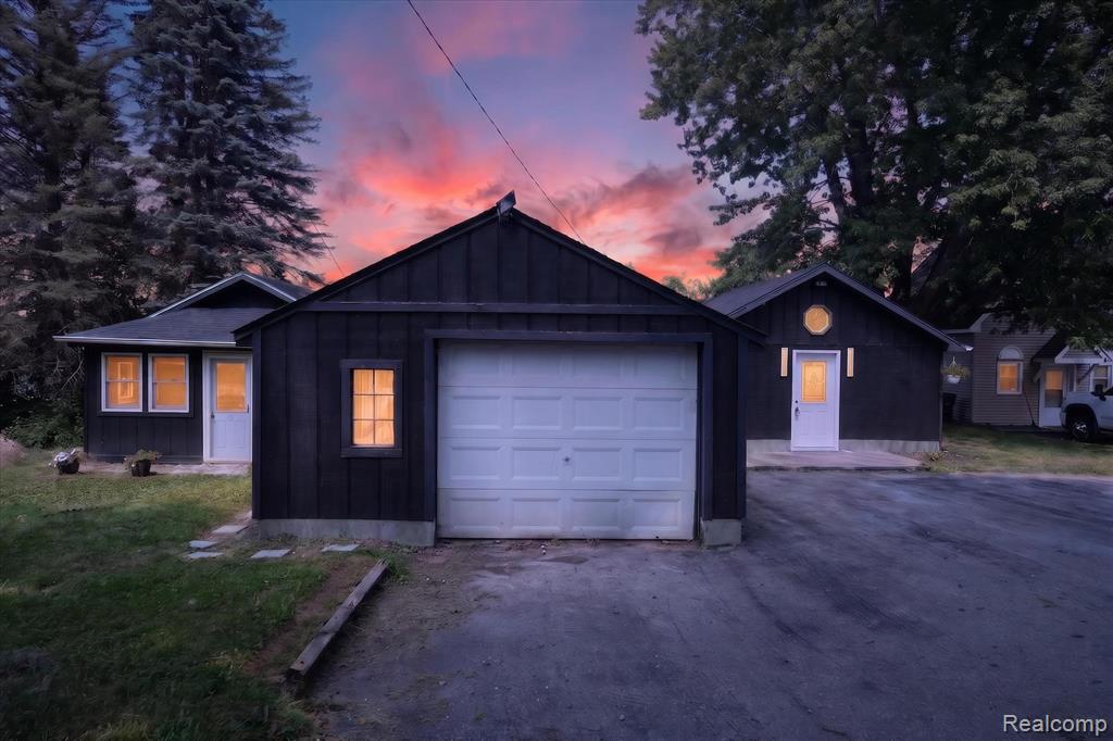 3515 Lakeview Drive, Ortonville, MI 48462