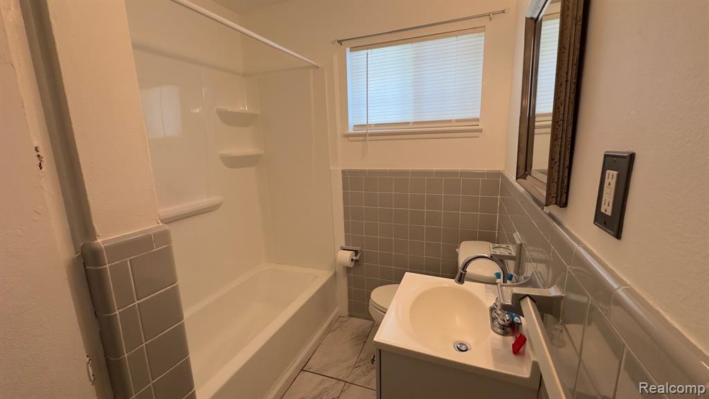 5714 Suburban Court, Flint, MI 48505 — Photo 6