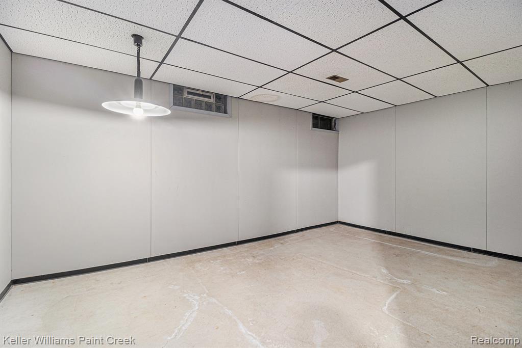521 Oxford Court, Rochester Hills, MI 48307 — Photo 14