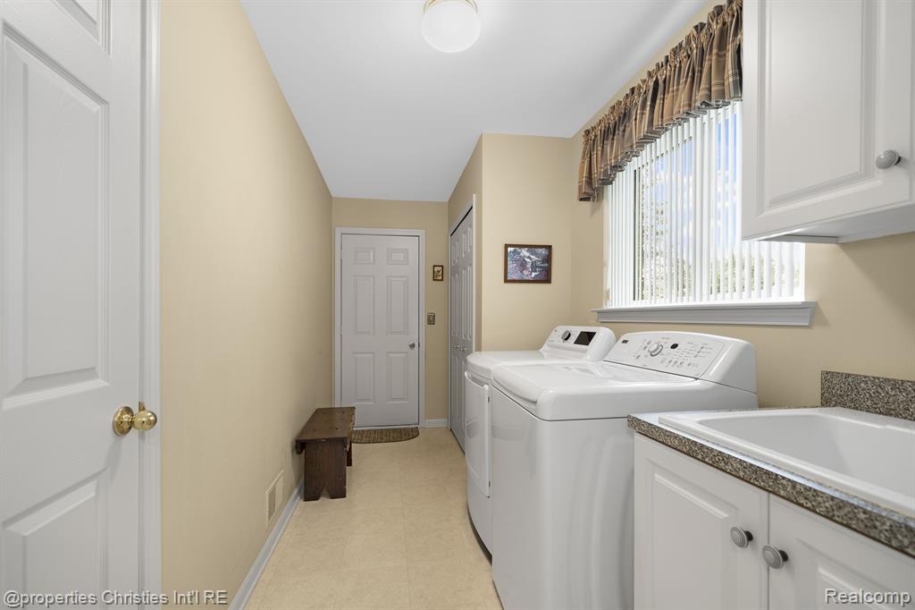 43450 COVE Drive, Clinton Twp, MI 48038 — Photo 21