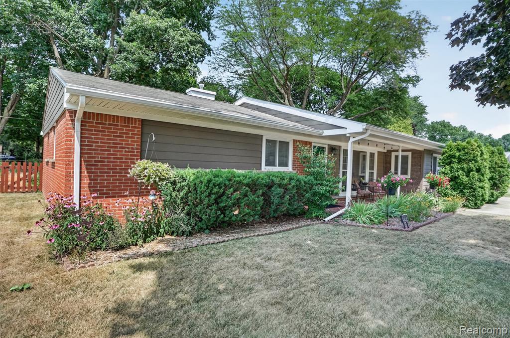 41008 Hollydale, Novi, MI