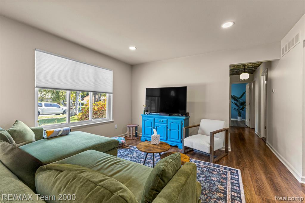 7085 London Court, Canton, MI 48187 — Photo 3