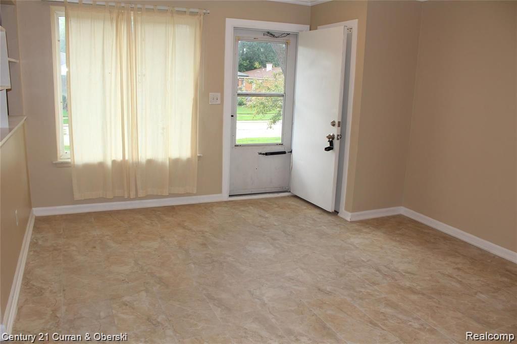 6198 MAYBURN Street, Dearborn Heights, MI, 48127