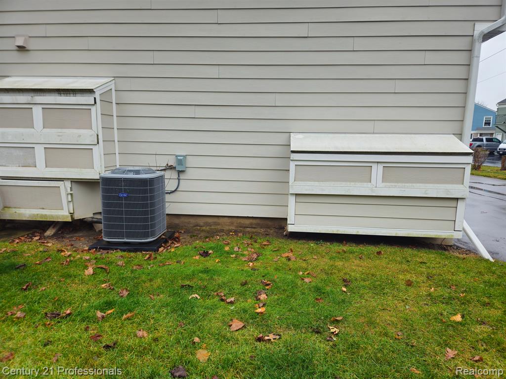 39726 VILLAGE WOOD Circle, Novi, MI — Photo 12