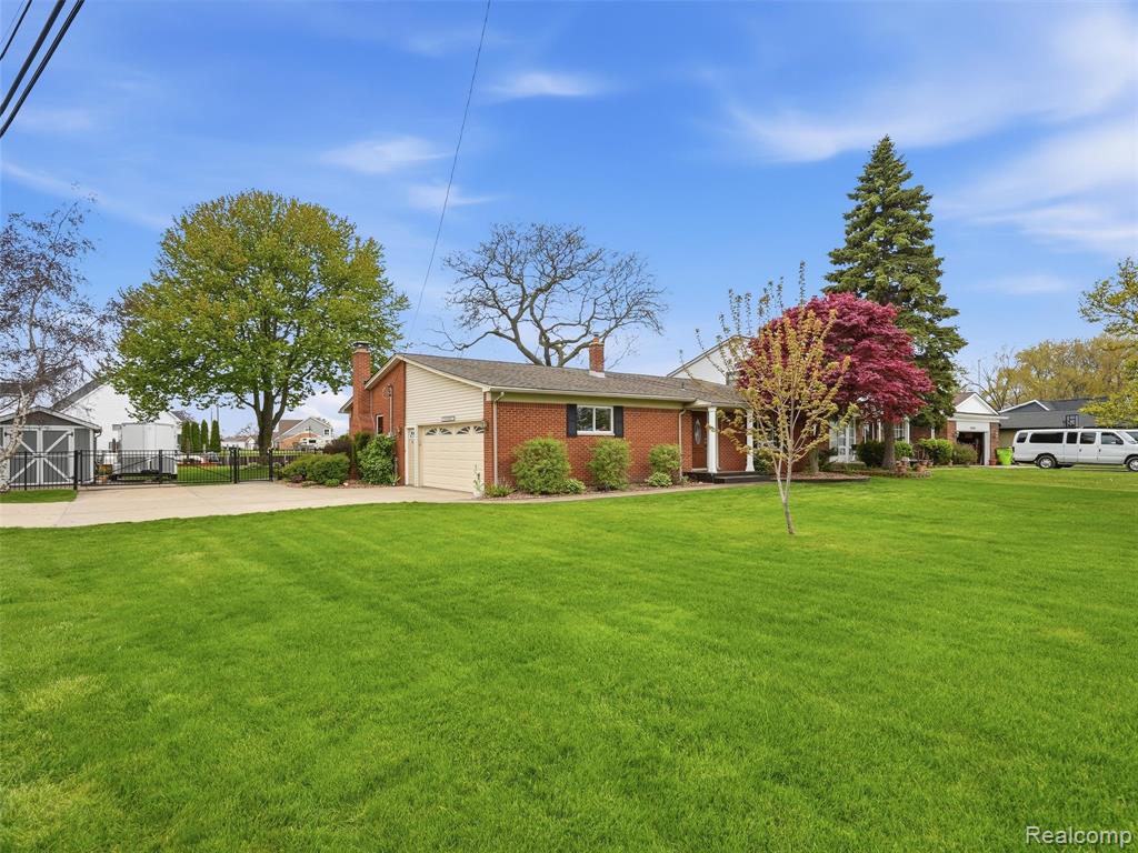32160 S River Road, Harrison Township, MI — Photo 2
