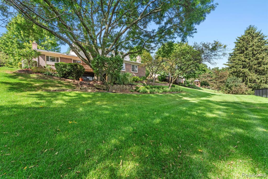 42275 CHATTERTON Court, Northville, MI 48168 — Photo 43