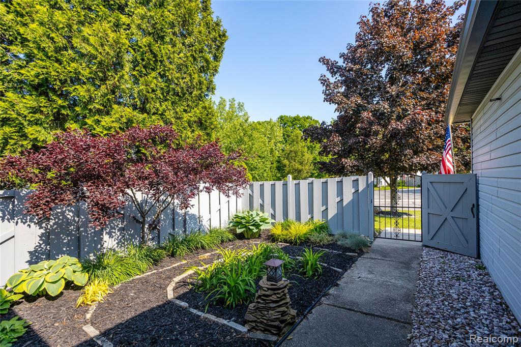 7566 Radcliffe, Brighton, MI 48114 — Photo 10