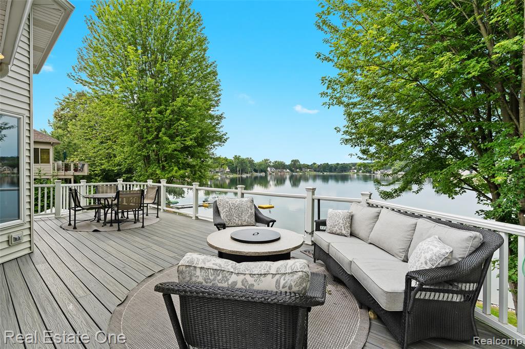 16048 Pine Bluff Court, Fenton, MI 48430 — Photo 28