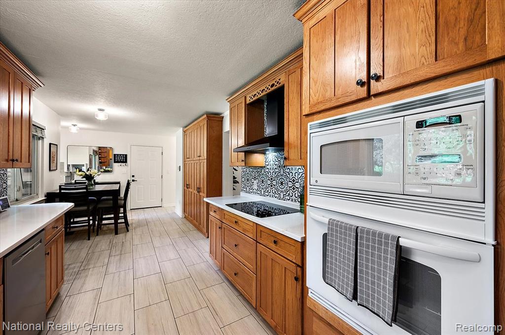 21201 E Chigwidden Street, Northville, MI 48167 — Photo 16