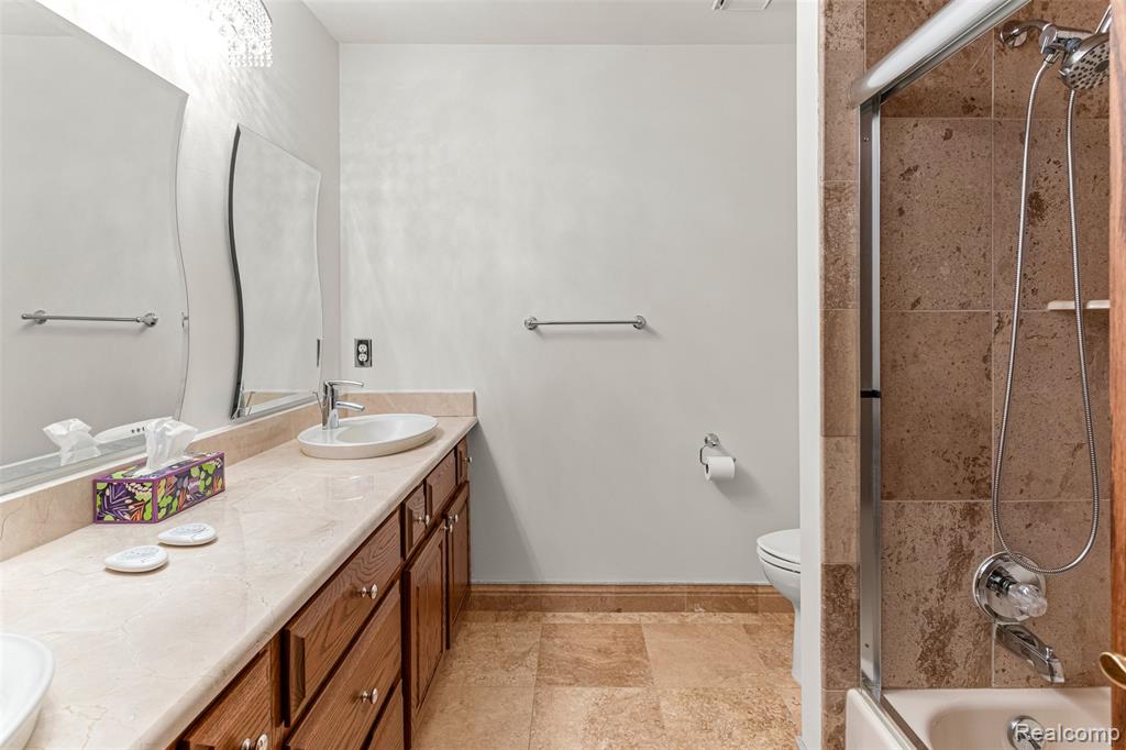 48367 Lake Valley Drive, Shelby Twp, MI 48317 — Photo 40