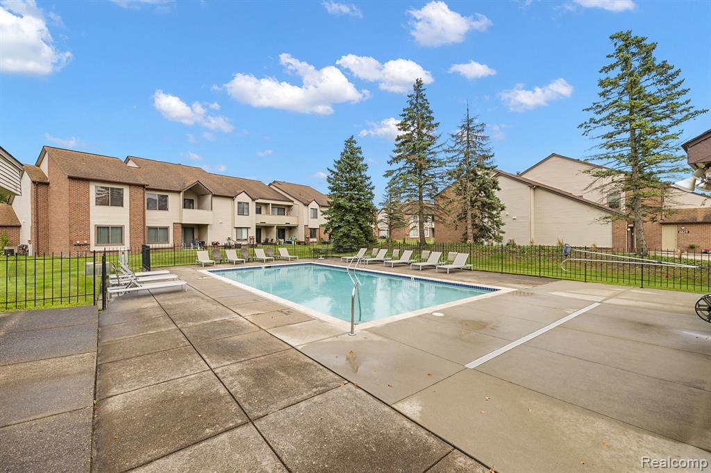 6660 RIDGEFIELD Circle, Unit #204, West Bloomfield, MI — Photo 28