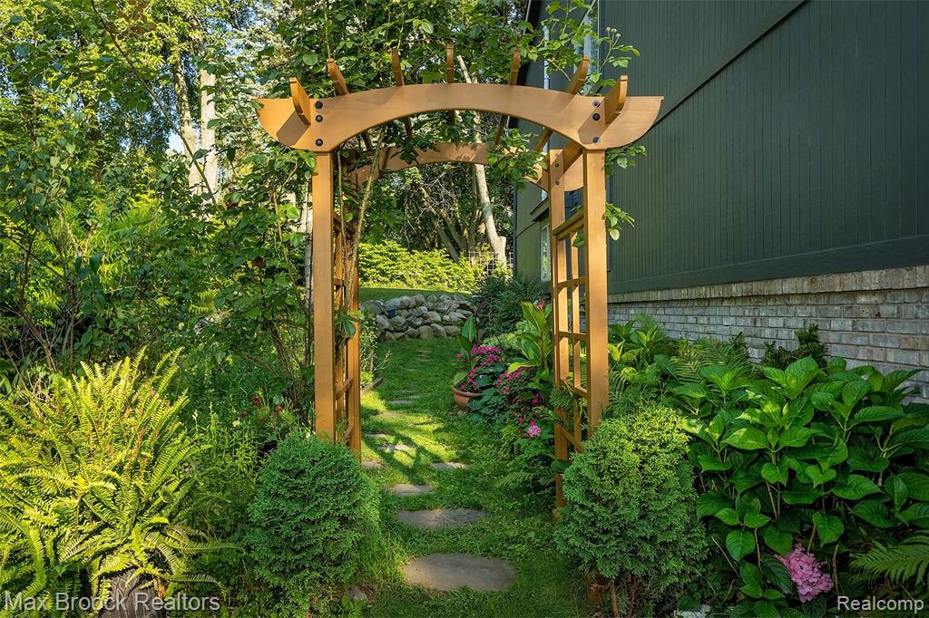 3685 Sunset Boulevard, Orchard Lake Village, MI 48324 — Photo 42