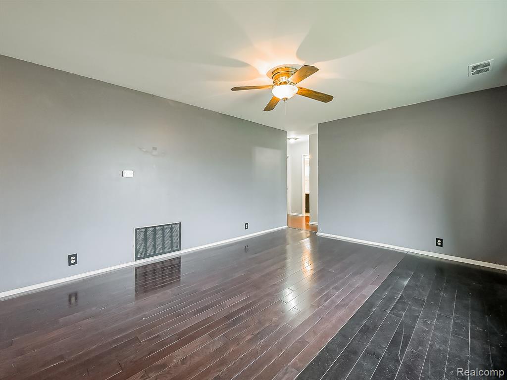948 E Kalama Avenue, Madison Heights, MI 48071 — Photo 5