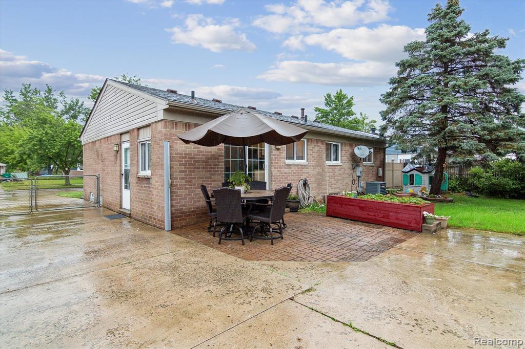 41551 HAMLIN Street, Belleville, MI 48111 — Photo 32
