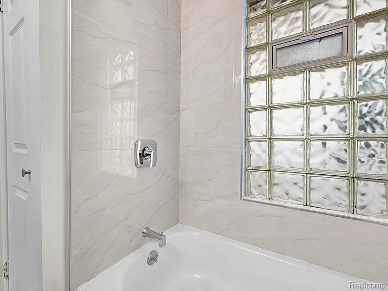 419 W 12 Mile Road, Royal Oak, MI 48073 — Photo 11