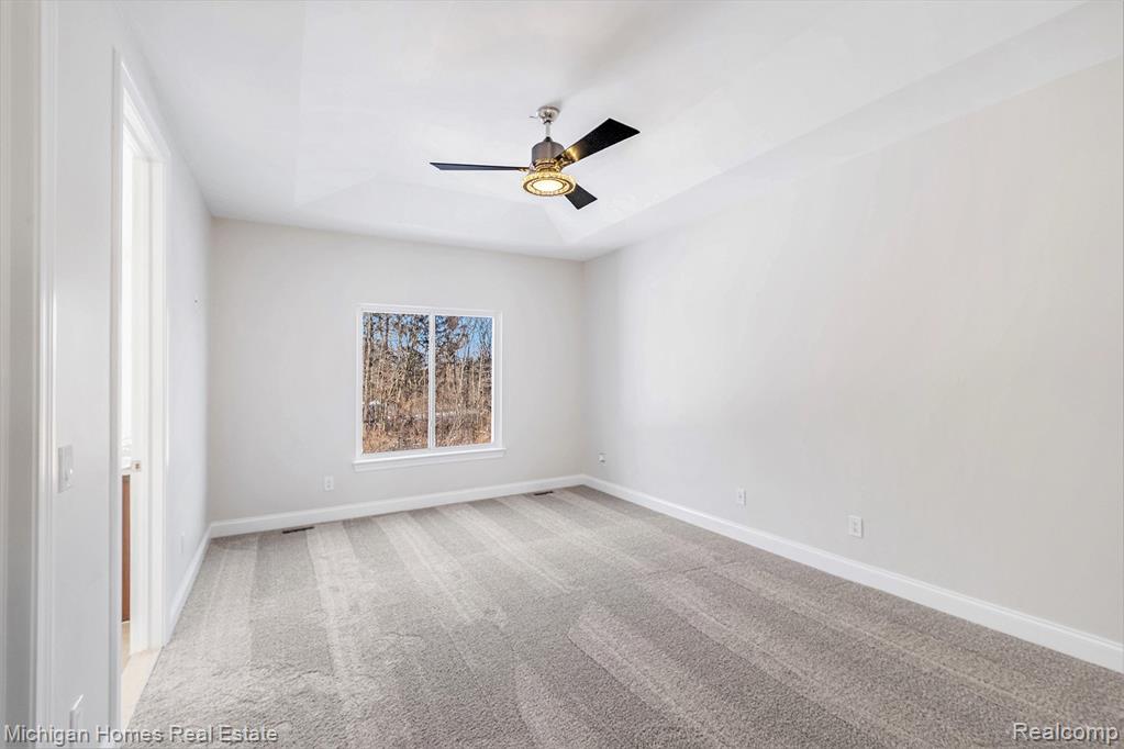8096 Peninsula Circle, Grand Blanc, MI — Photo 13