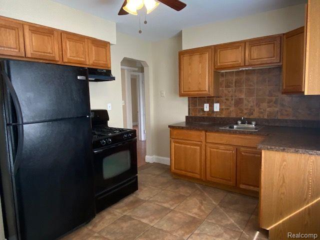 920 E MAPLEDALE Avenue, Hazel Park, MI 48030 — Photo 3