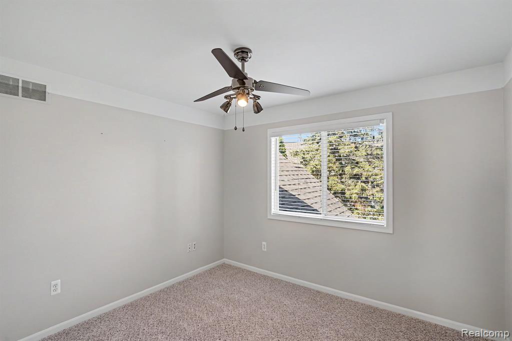 6076 Evergreen Lane, Grand Blanc, MI 48439 — Photo 10