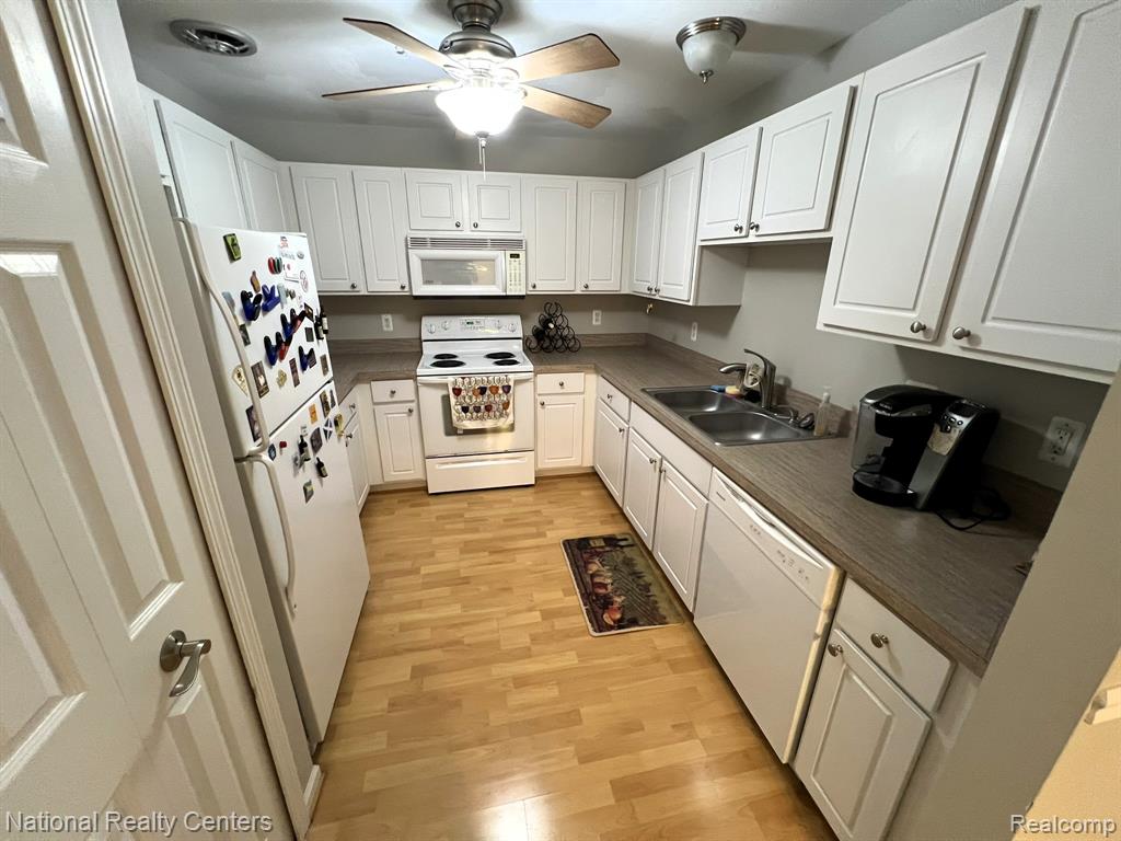 16880 Farmington Road, 42, Livonia, MI 48154 — Photo 6