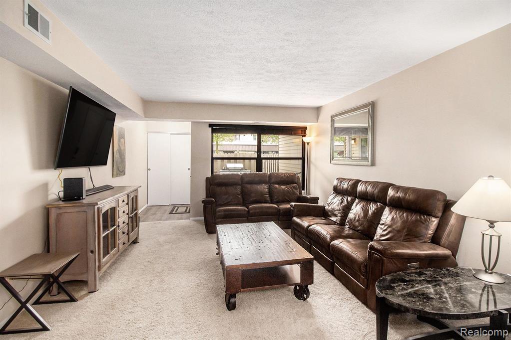61216 GREENWOOD Drive, South Lyon, MI 48178 — Photo 5