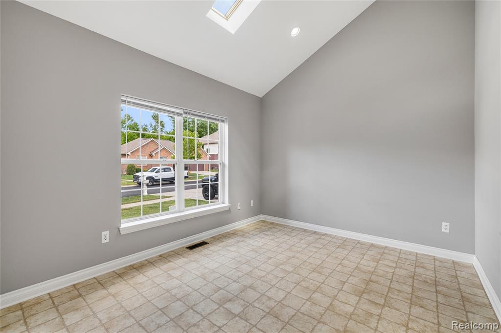 20798 Oak Ridge Drive, Clinton Twp, MI 48036 — Photo 5