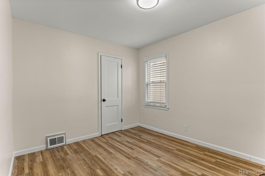 4425 GRINDLEY PARK Street, Dearborn Heights, MI 48125 — Photo 16