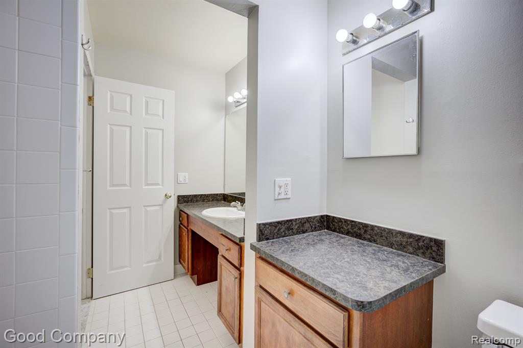 2445 TORQUAY Avenue, 203, Royal Oak, MI 48073 — Photo 23