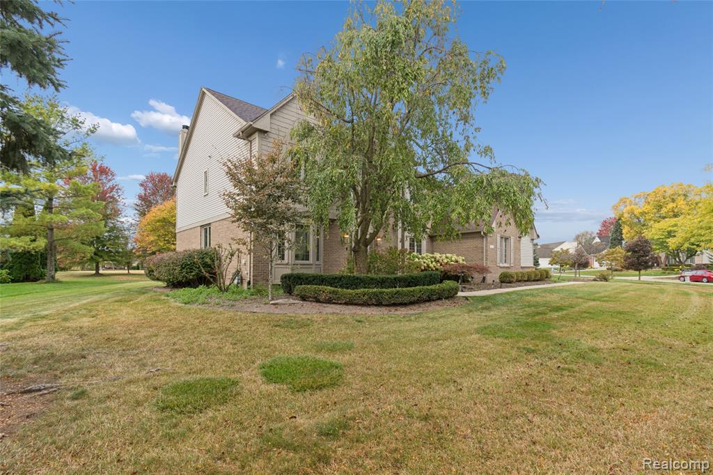 47691 Royal Pointe Drive, Canton, MI 48187 — Photo 2