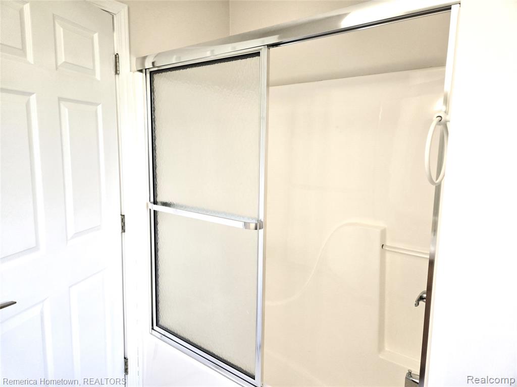 8 Hickory Court, Unit 8, Dearborn Heights, MI 48127 — Photo 13